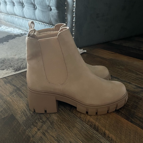 madden girl Tessa Women's Chelsea Boot - Picture 2 of 5